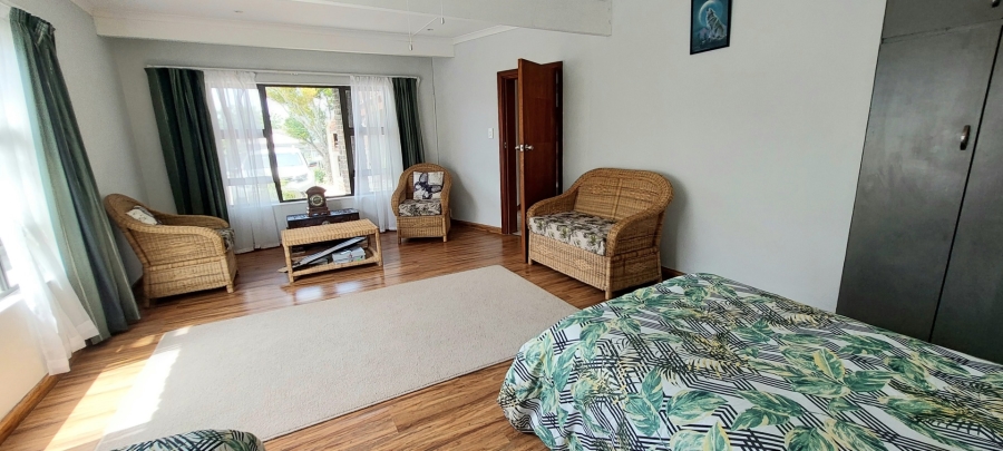 5 Bedroom Property for Sale in Sunrise On Sea Eastern Cape